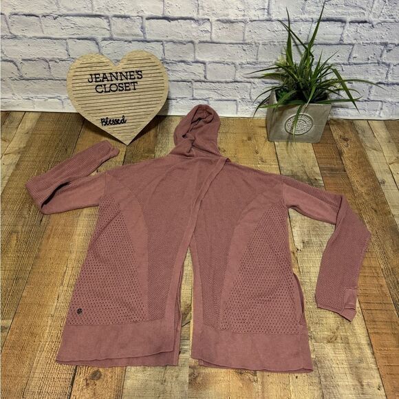 Lululemon Still Movement Wrap
Heathered Quicksand - Picture 10 of 12